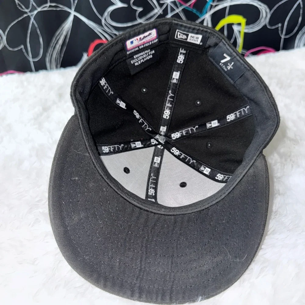 New Era 59FIFTY Chicago White Sox Hat Mens 7 1/4 Black Good MLB On-Field Cap